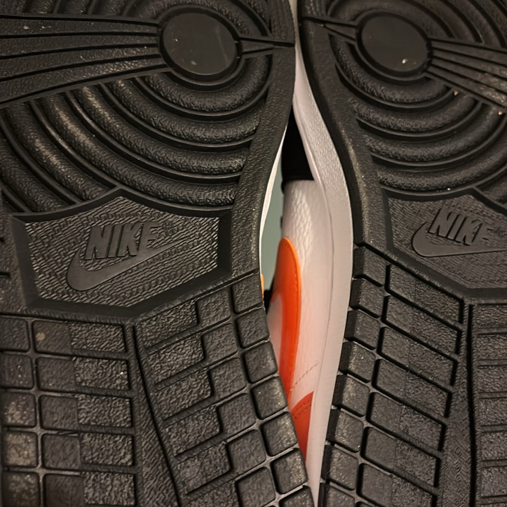 Nike Air Jordan 1 Mid
NWOB - Picture 7 of 8